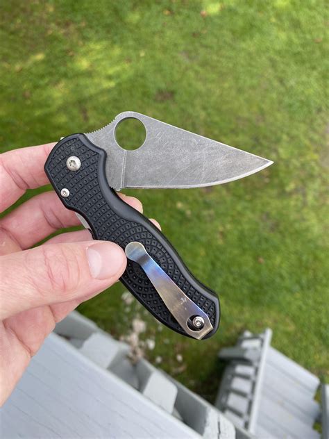 This para 3 lightweight is becoming my favorite edc : r/knives