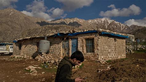 Conflict on Iraq-Iran border disrupts family communication and trade