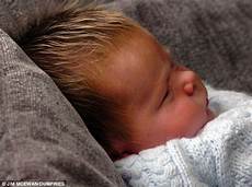 Newborn Without Hair by Bombshell Newborn Amazes Parents With His Fair Newborn Without Hair