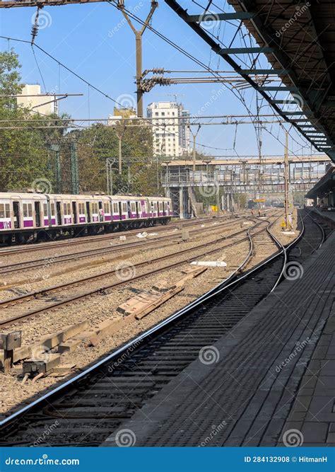 Beautiful Mumbai Local Train Image 的图像结果
