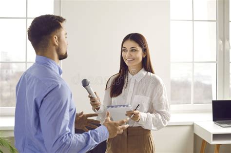 Journalist Interviewing 的图像结果