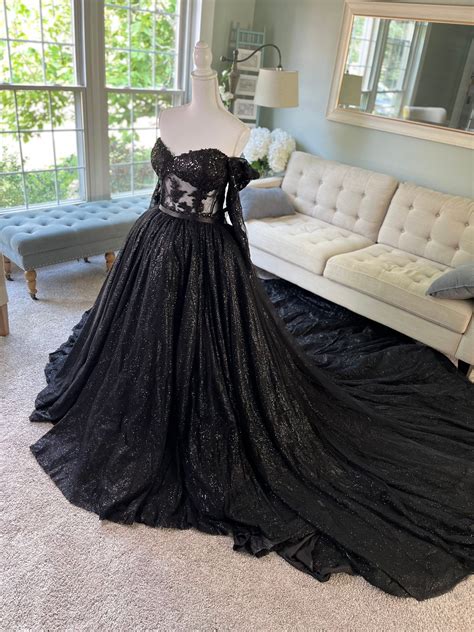 Red And Black Lace Wedding Dresses