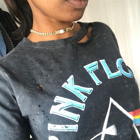 How to: Distressed A T-shirt | THE FASHION JUNGLE | T shirt diy, Ripped ...