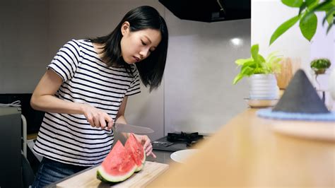 10 Foods and Drinks That Help With Period Cramps - GoodRx