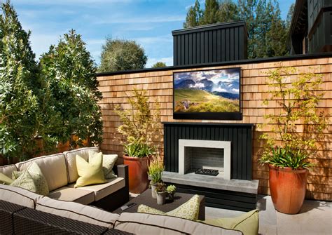 https://audiovideoinvasion.com/wp-content/uploads/2021/06/outdoor-tvs-new-york.jpg