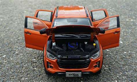 Premium Alloy 1:18 Scale Original ISUZU D-MAX 2023 Version collectible ...