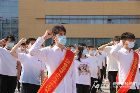我校内地新疆班全体师生举行国庆升旗仪式 - 校园新闻 - 连云港高级中学