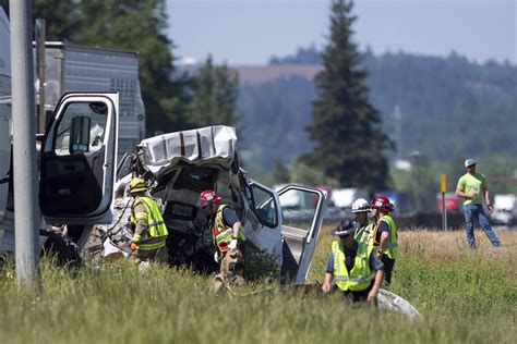 Deadly car crash kills 7 people on Interstate 5 in Oregon