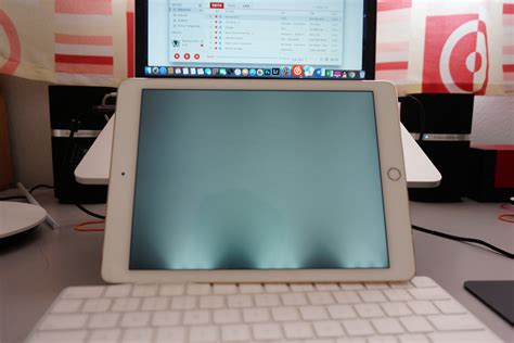 iPad Air 2 backlight bleeding problem - Apple Community