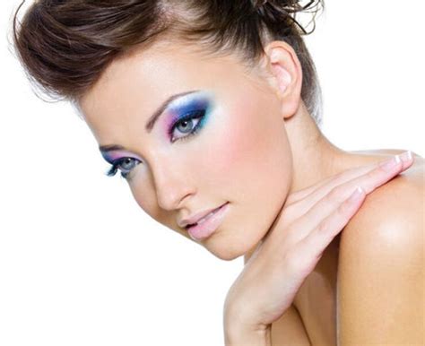 7+ Stunning Blue Eyeshadow Looks for Indian Complexions in 2023 – De ...