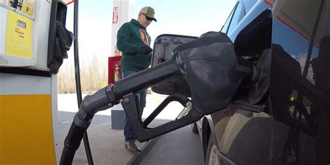 Oil prices rise after EU decision; prices at the pump are affected