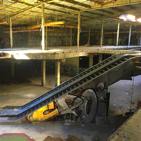 Hawthorne Plaza Mall