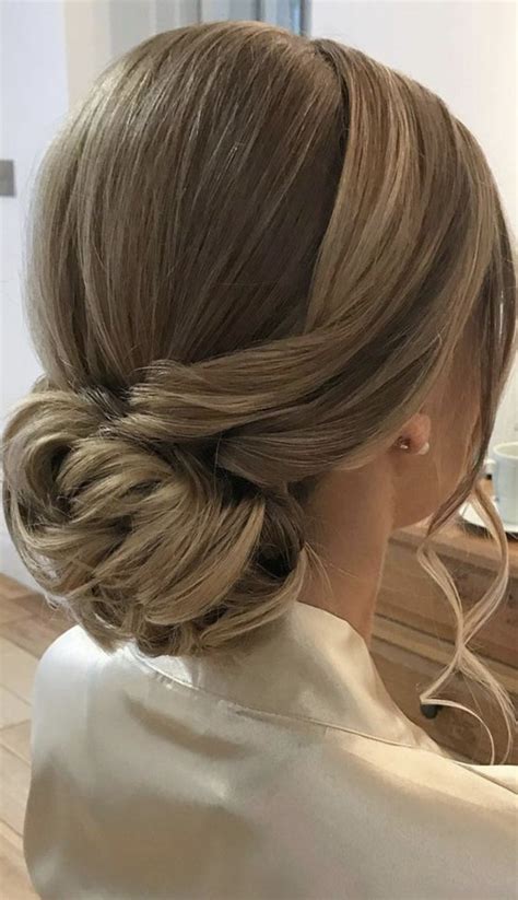 Pin by Bershka on Beautiful hair and makeup style💫 | Bun hairstyles ...
