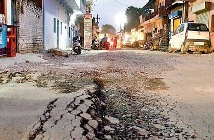 NewsBits : 14,926 deaths due to potholes on roads, Supreme Court seeks ...