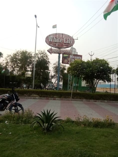 Resale 4 Bedroom 2290 Sq.Ft. Apartment in Parker White Lily, Sector 8 ...