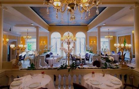 The 10 Most Romantic Restaurants In Paris You Should Visit In 2023