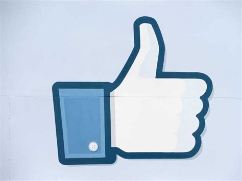 Facebook to put ads in users’ news feeds (HT Tech)