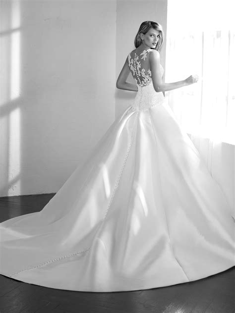 preowned wedding dresses