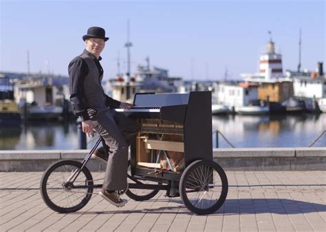 Fillaripianisti Kulttuurimeijerin terassilla, Kulttuurimeijeri ...