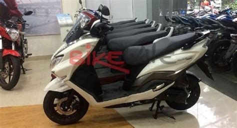 Suzuki Burgman Street 125 maxi-scooter started arriving at dealerships ...