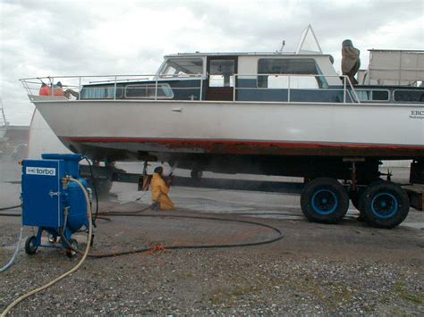 Antifouling on boat / FR - torbo Engineering Keizers