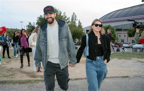 Clara Chía Marti Wore Summer's Trendiest Jeans and Classic Sneakers for ...