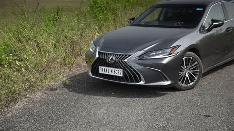 2021 Lexus ES300h road test review - Overdrive