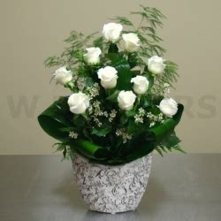 Send White Roses flower Arrangement online to NewCastle Australia