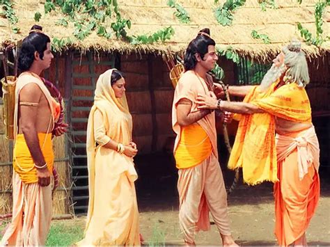 रामायण: बसों में भरकर दर्शन के लिए पहुंचे थे लोग, लिटाकर शूटिंग शुरू