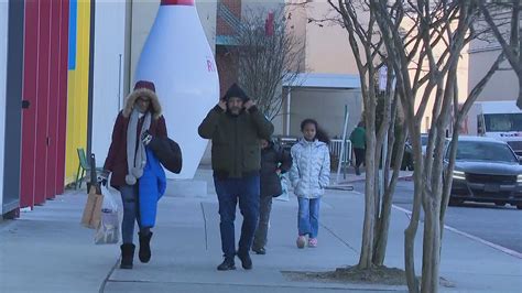 Holiday shoppers out in cold weather across metro Atlanta | 11alive.com