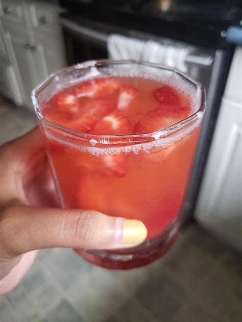 Minute Maid Light Lemonade (25) + strawberries (25) for this super ...