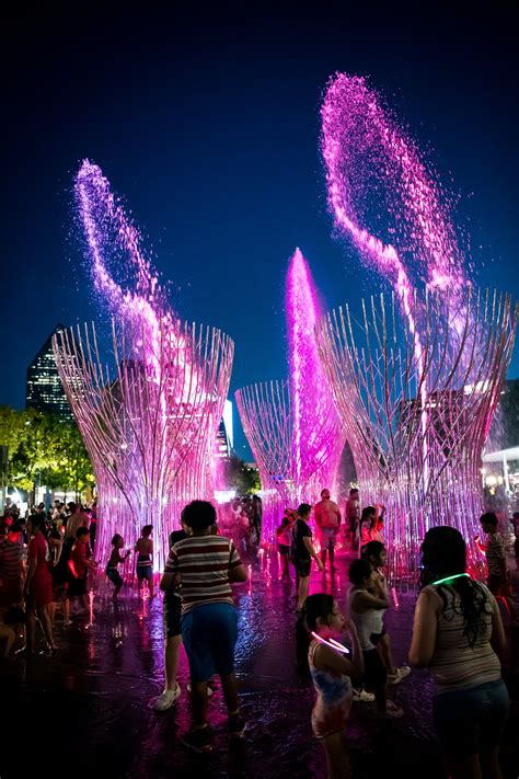 Nancy Best Fountain Fall Show — Klyde Warren Park