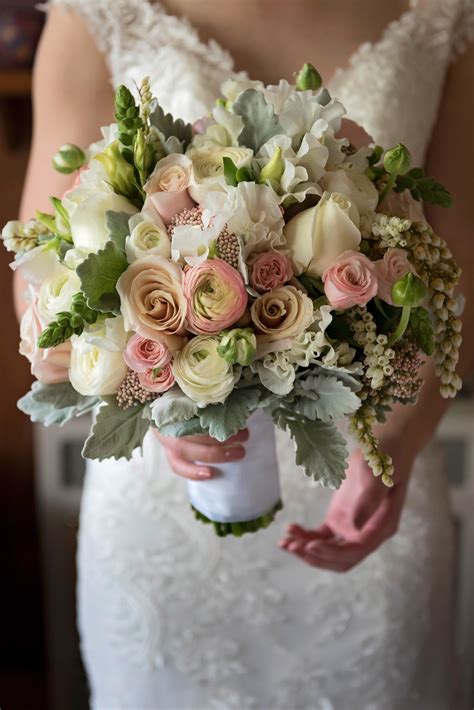 How To Arrange A Bridal Bouquet at James Madrigal blog