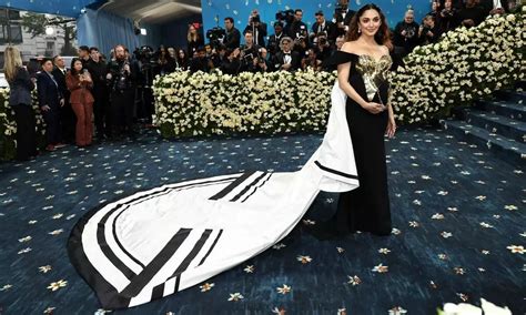 Kiara Advani flaunts baby bump in custom Gaurav Gupta couture at Met Gala