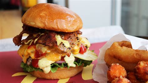 Sauce Magazine - First Look: Hi-Pointe Drive-In in downtown St. Louis