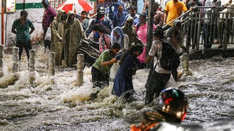 Heavy rain in Hyderabad causes flash floods, waterlogging, traffic ...