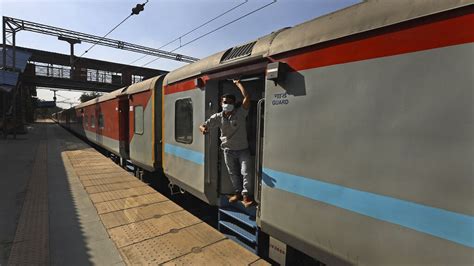 Special Trains Journey passengers lockdown revenue । Special Trains में ...