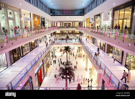 Le Lobby Du Centre Commercial 的图像结果