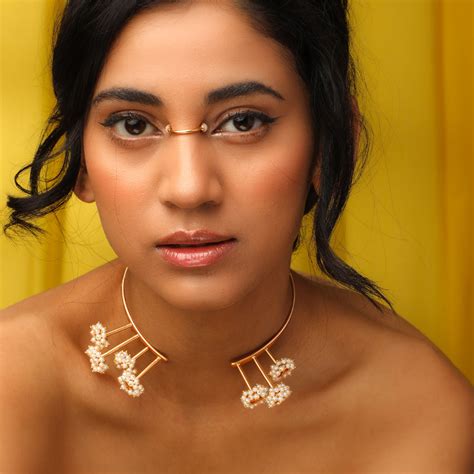 Buy Designer Pearl Bunch Staggered Choker Online | Suhani Pittie