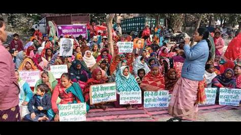 Workers in Varanasi demand MGNREGA restoration & repeal of anti-labour laws