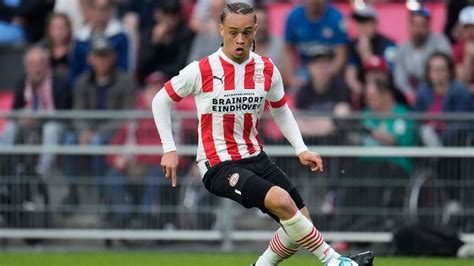 Transfer Talk: Arsenal linked with PSV star Xavi Simons - ESPN