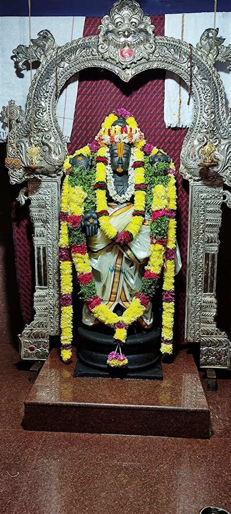 Pin af Vinod Chimalgi på Lord Vishnu Lakshmi and other Gods