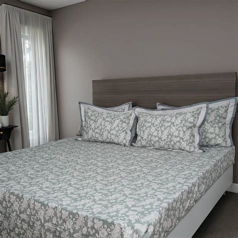 Lavish Beyond Grey 100% Cotton King-Size Bedsheet + 2 Pillow Covers ...