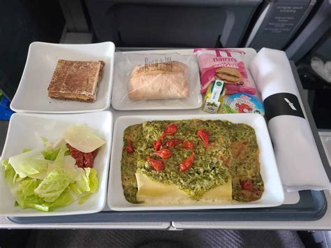 Flight Review: American Airlines Premium Economy LHR-LAX on B777-300ER