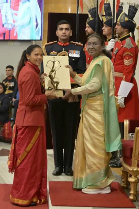 Captain of Indian Women's Hockey Team सलीमा टेटे अर्जुन पुरस्कार से ...