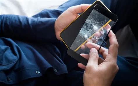 How to Remove Cell Phone Screen Protector 的图像结果