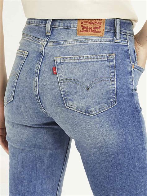 Women's 724 Blue Straight Fit High Rise Jeans – Levis India Store