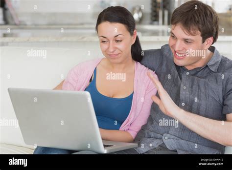 2 People Using a Computer 的图像结果
