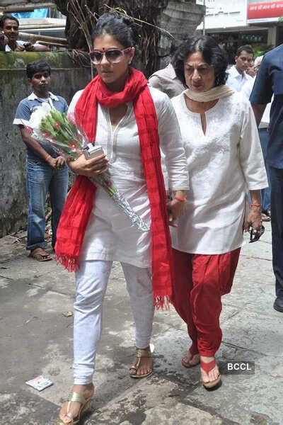 Kajol-Kajol at funeral- The Etimes Photogallery Page 5