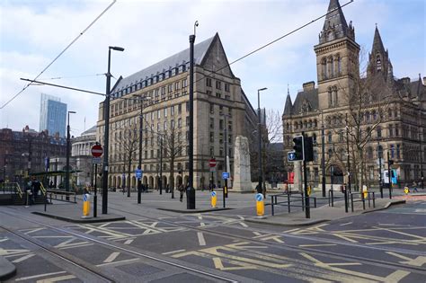 St Peter's Square in Manchester - Visit the Heart of Manchester's Civic ...